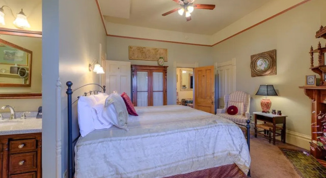 Sanders - Helena's Bed and Breakfast