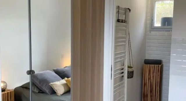 T2 indépendant avec jardin privatif, Rezerwuj Hotel Hotele w Manosque z parkingiem, Parking