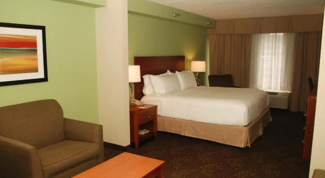 Люкс Holiday Inn Express Birmingham Irondale East by IHG