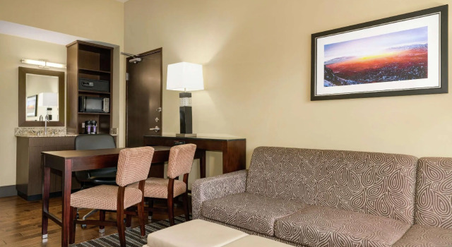 Двухместный номер Standard Embassy Suites by Hilton Salt Lake West Valley City