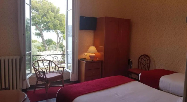Трёхместный номер Standard с видом на море Hôtel de Charme Brise Marine