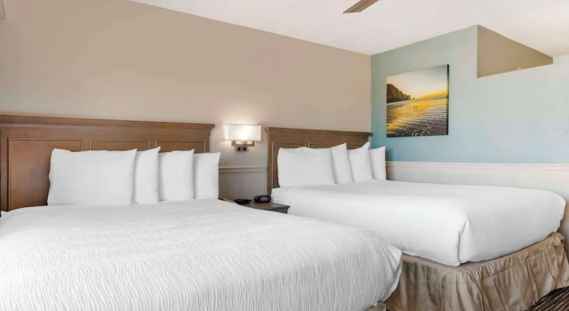 Четырёхместный номер Standard с балконом Best Western San Marcos Inn
