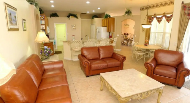 4 BED Pool Home ON Golf Community