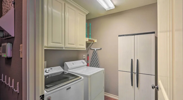 Luxe Midland Retreat w/ Patio, Grill & Yard!, Rezerwuj Dom wakacyjny Midland Teksas