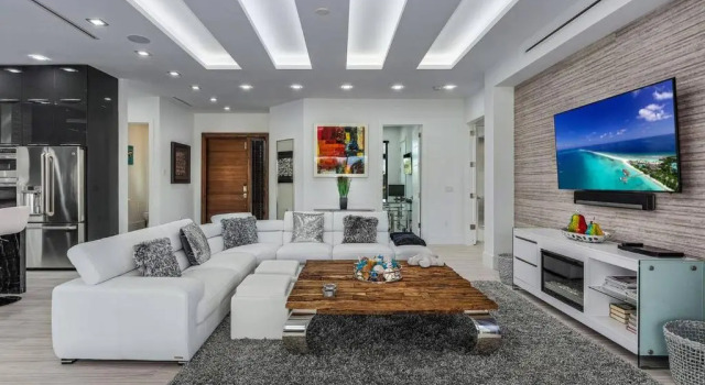 Beach 5 Min. Walk-Luxurious Modern Pool Home, Забронировать Отель Отели Марко-Айленд с бассейном, рядом с Пляж Мэрриотт, Бассейн