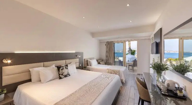 Habitación familiar Estándar con balcón Queens Bay Hotel