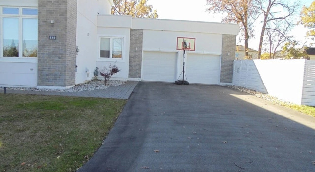 Luxury White House In Oakville Free Ev Charging, Varaa Hotelli  