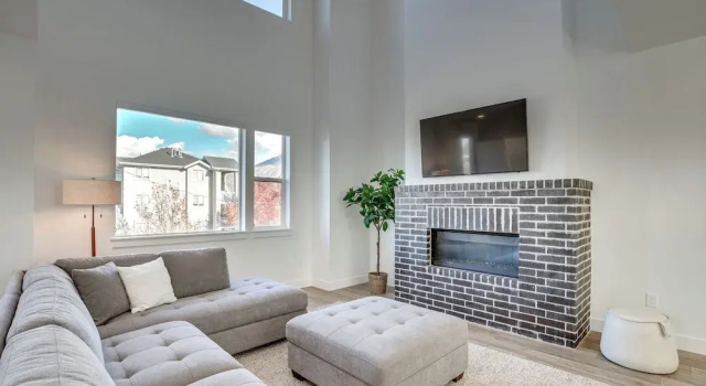 Апартаменты с 3 комнатами с балконом Modern Downtown Provo Townhome w/ Balcony!
