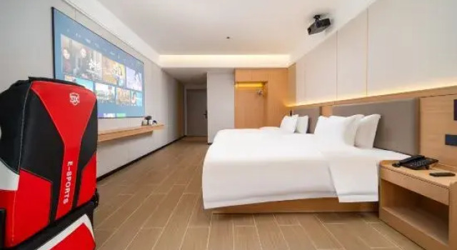 Кровать в общем номере Jinniu Hotel
