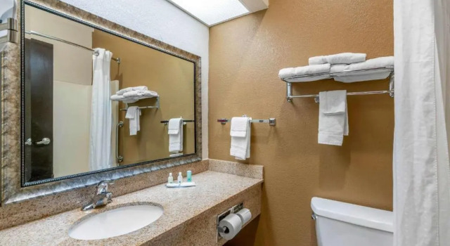 Номер Standard Quality Inn & Suites Jefferson City