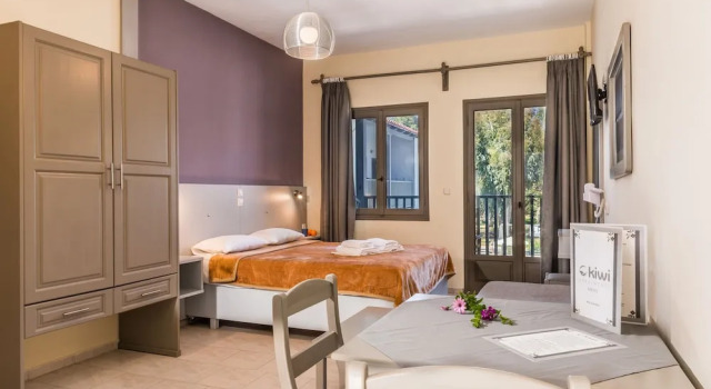 Студия с красивым видом из окна Kiwi Apartments