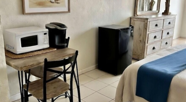 Четырёхместный номер Standard с видом на океан Beach Colony Motel