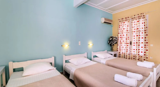 Трёхместный номер Standard с балконом Apple Hotel