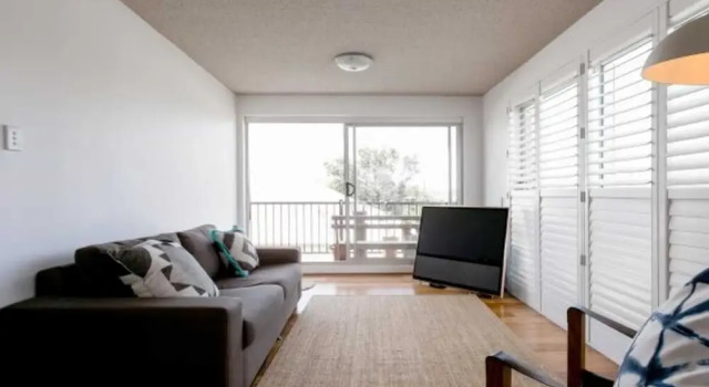 Re-imagined Urban Flat With Skyline View Balcony, Rezerwuj Hotel West End Queensland