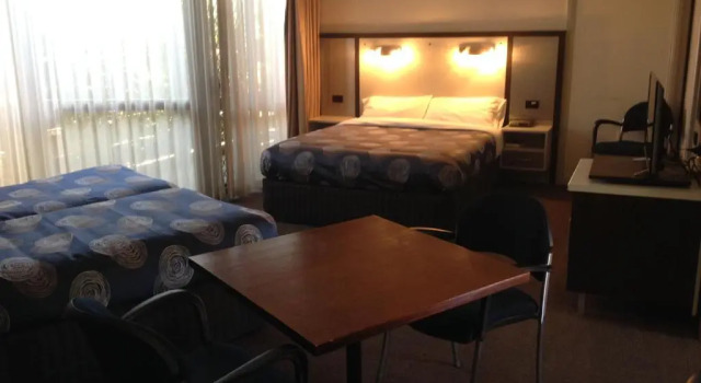 Апартаменты The Central Hotel Motel Lakes Entrance