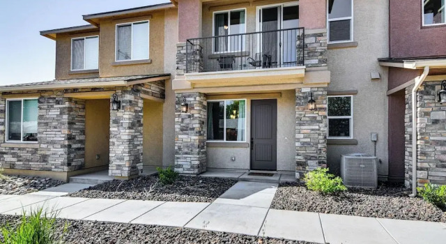16 Mi to Lake Tahoe: Carson City Townhome, Book Hotel Carson City Nevada