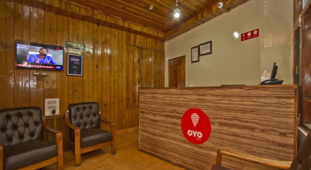 OYO 8895 Hotel Pine Grove, Забронировать Отель Отели Манали с парковкой, Парковка