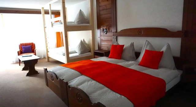 Семейный номер Standard с балконом BaseCamp Hotel