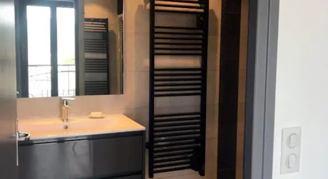 Le Riviera Lodge - Magnifique studio de 35m2 avec terrasse panoramique et garage privatif, Prenota Hotel Hotel a Alvernia con parcheggio, Parcheggio