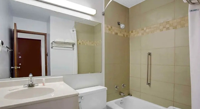 Четырёхместный номер Standard Days Inn - Princeton