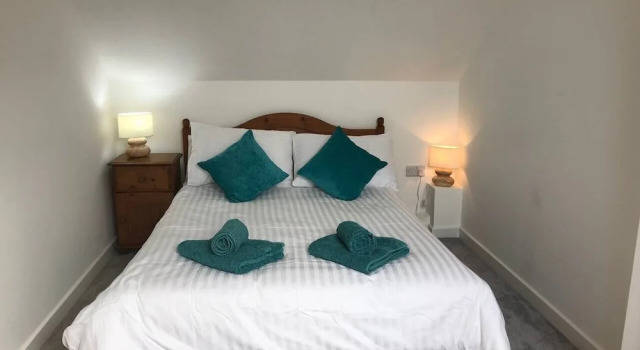 Beautiful Refurbished Home - Short Walk to the Beach