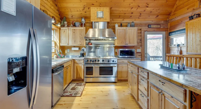 Коттедж Pet-friendly Cabin w/ Loft: 5 Mi to Lake Lure!