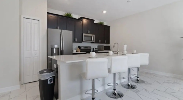 4BR 3BA Town Home in Storey Lake, Rezerwuj Hotel Kissimmee Kissimmee