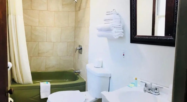 Четырёхместный номер Standard Green Valley Motel