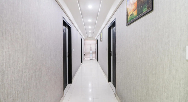 OYO 78425 Hotel Paradise, Забронировать Отель Отели Нью-Дели с парковкой, Парковка
