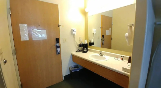 1 soveværelse i dobbelt suite Super 8 by Wyndham McCall