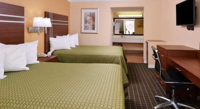 Четырёхместный номер Standard Americas Best Value Inn - Azusa/Pasadena