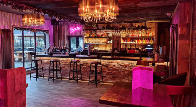 The Waterside Bar Rooms & Restaurant, Забронировать Отель Солфорд Манчестер