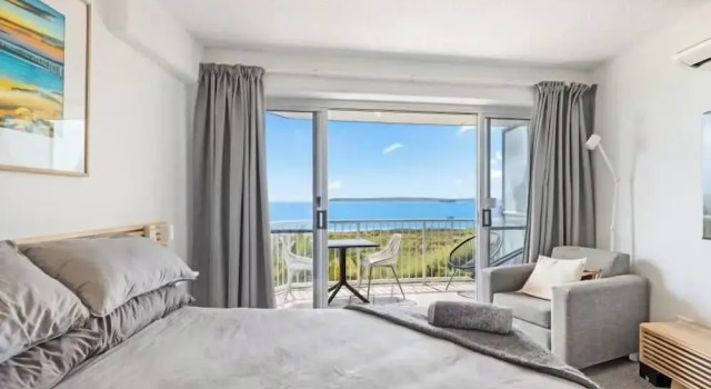 Студия Wake to the Waves - Oceanfront Apartments