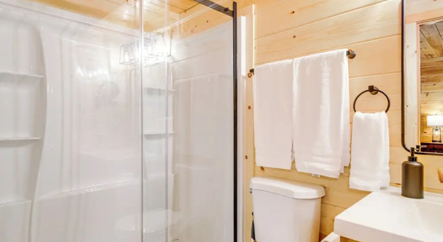 Коттедж Cozy Sevierville Cabin w/ Hot Tub, Mountain Views!