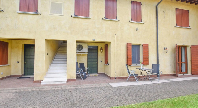 Stunning Apartment in Pozzolengo With Outdoor Swimming Pool, Wifi and 2 Bedrooms, Забронировать Апартаменты/квартира Поццоленго Озеро Гарда, рядом с Гольф-клуб Chervò San Vigilio