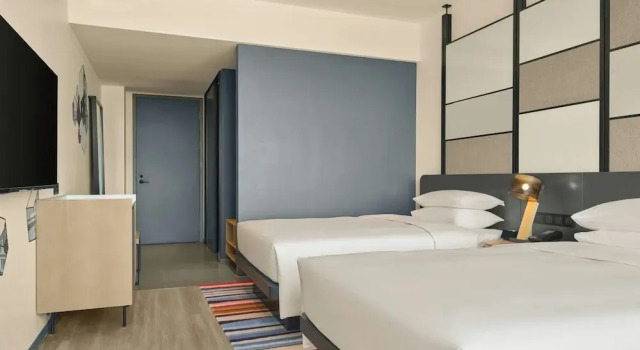 Четырёхместный номер Standard с видом на город Aloft by Marriott Kunshan Dianshan Lake