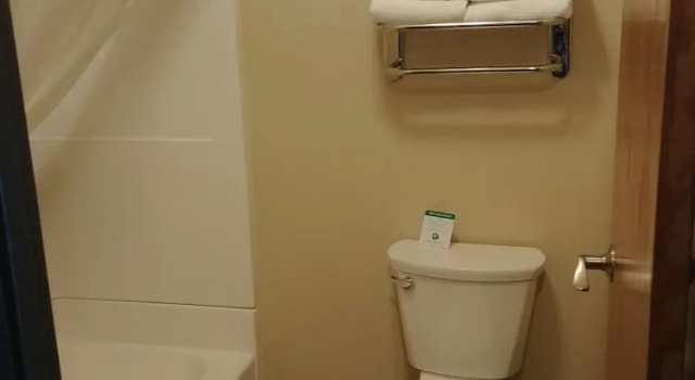 Двухместный люкс Boarders Inn & Suites by Cobblestone Hotels – Broken Bow