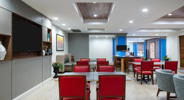 Holiday Inn Express & Suites Florence I-95 & I-20 Civic Ctr by IHG, Забронировать Отель Отели Южной Каролины с завтраком, Завтраки