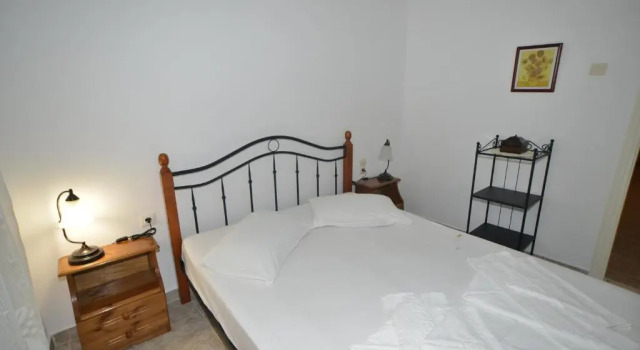 Family apartment for 2-4 people in Nisyros, Prenota Appartamento Mandrakion Pali