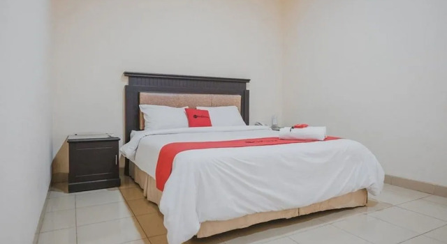 RedDoorz Premium @ Jalan Pal 10 Jambi, Rezerwuj Hotel Jambi 