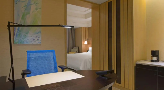Двухместный полулюкс c 1 комнатой с видом на город The Westin Qingdao