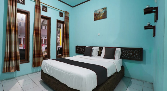 Camera Deluxe Capital O 93262 Hotel Cherish 2