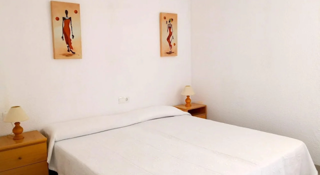 Villa With 5 Bedrooms in Calafat, With Wonderful sea View, Private Pool, Furnished Garden Near the Beach, Book Villa Hoteller i Calafat med parkering, Parkering