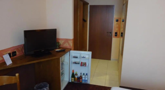 Номер Business enjoyHotel garni Korntal Stuttgart b&b Parkplatz Sprinter Penny eTank Porsche-Museum