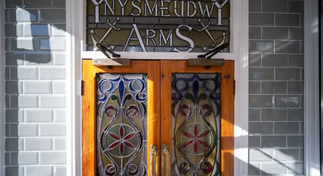 Ynys Arms, Забронировать Дом для отпуска Отели Понтардауэ с парковкой, Парковка