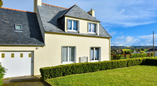 Classic Holiday Home in Saint Nic-Pentrez with Fenced Garden, Rezerwuj Hotel Saint-Nic Bretania