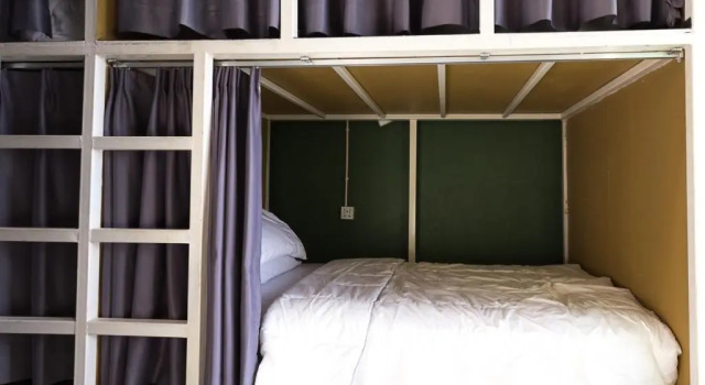 Кровать в общем номере AROUND Hostel