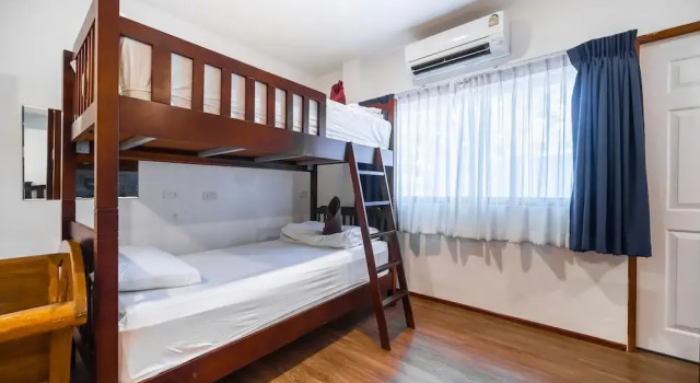 Четырёхместный номер Standard Crystal Bay Beach Resort