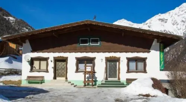 Haus Carolin, Prenota Hotel Hotel a Tirolo con parcheggio, Parcheggio