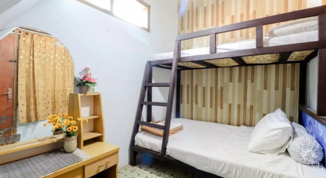 Кровать в общем номере (женский номер) Adil Jaya Homestay